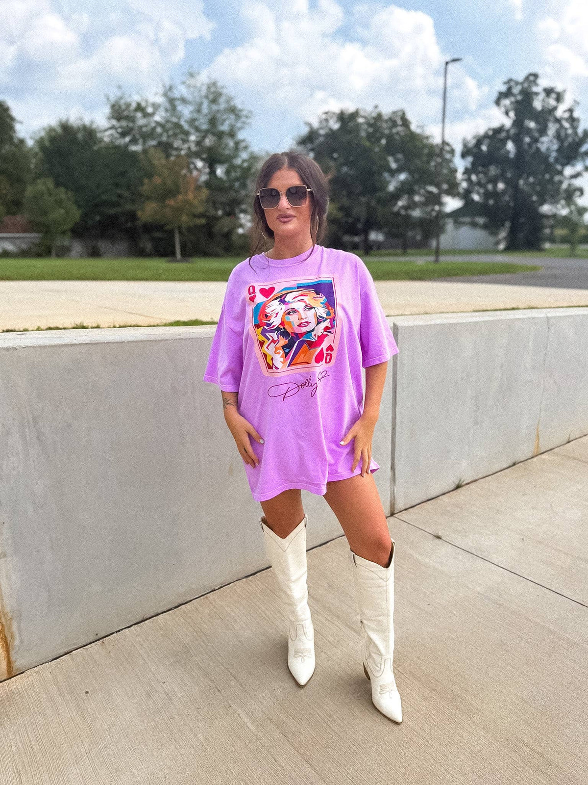 Dolly Queen Graphic T-Shirt | (M-3XL)