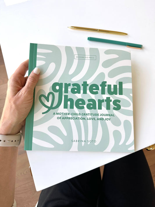 Grateful Hearts: A Mother-Child Gratitude Journal